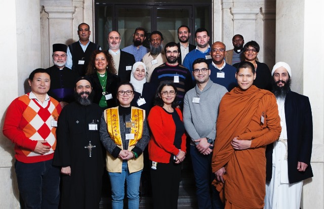 Gruppbild, trossamfundsledare under besök till riksdagen 10 december 2013